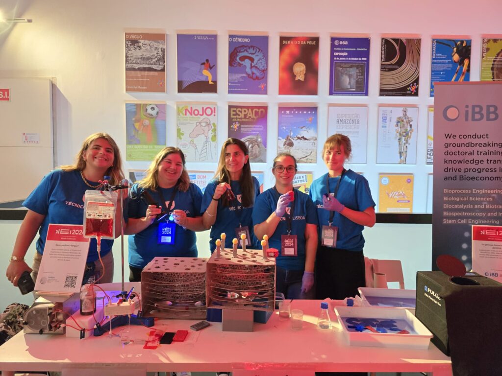 Mónica Faria with her Students and Post Docs at our booth at the European Researchers Night 2024