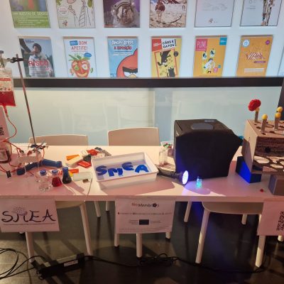 Table at our booth with the experimental setup