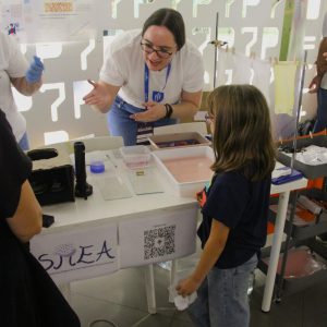 A team member explaning the experiment to a child
