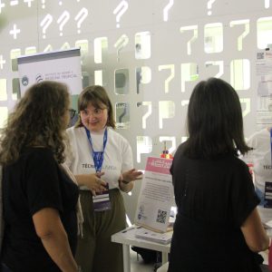 Team members talking to visitors at European Researchers Night 2025